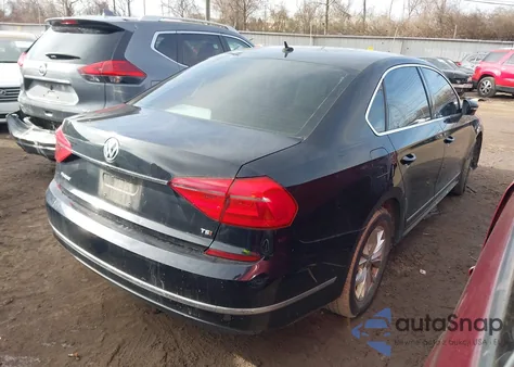 2016 Volkswagen Passat 1.8T S z USA, uszkodzony, nr VIN 1VWAT7A35GC031795